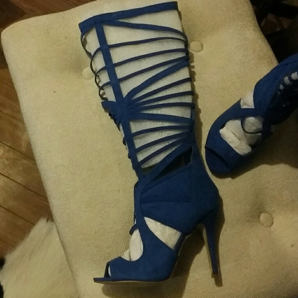 NWOT BLUE SUEDE CUT OUT OPEN TOE BOOTS